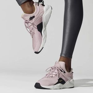 NWT | Women’s Nike Tennis Shoe 👟